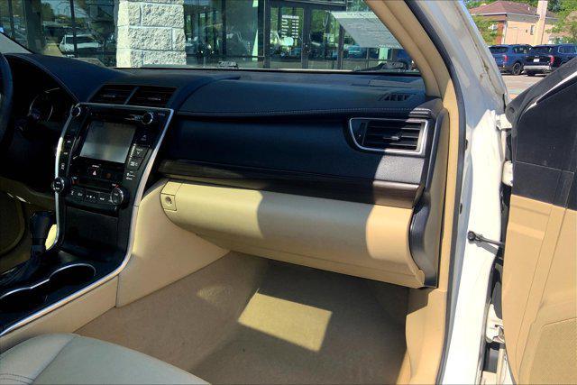 Photo of 2017 Blizzard Pearl Toyota Camry