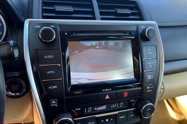 Photo of 2017 Blizzard Pearl Toyota Camry