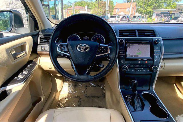 Photo of 2017 Blizzard Pearl Toyota Camry
