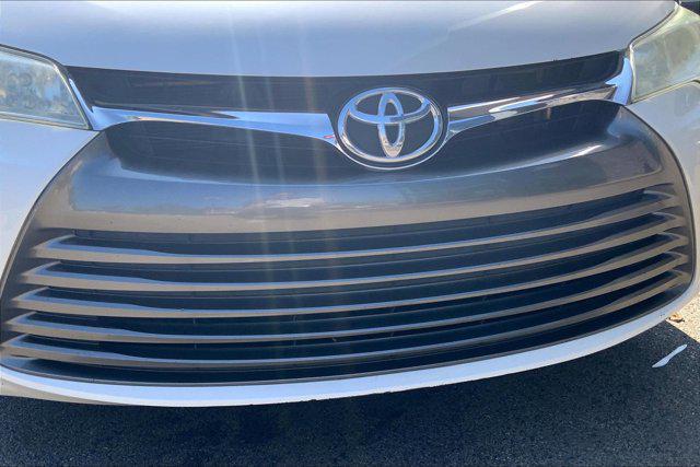 Photo of 2017 Blizzard Pearl Toyota Camry