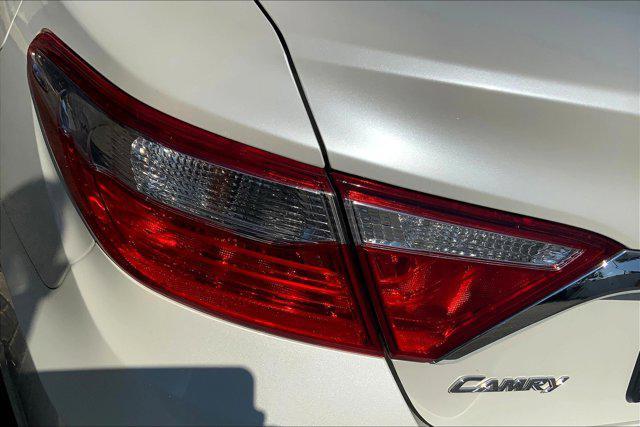 Photo of 2017 Blizzard Pearl Toyota Camry