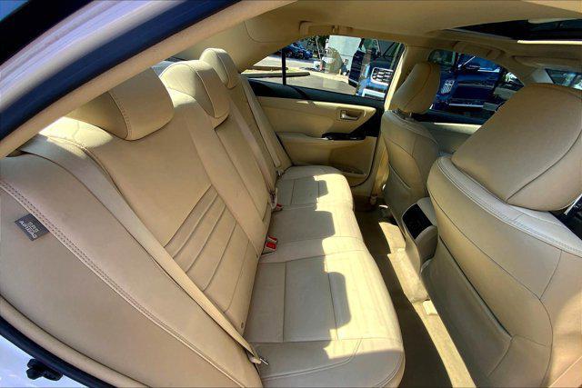 Photo of 2017 Blizzard Pearl Toyota Camry