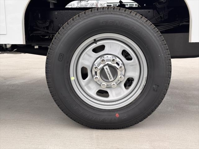 Photo of 2025 Oxford White Ford F-350