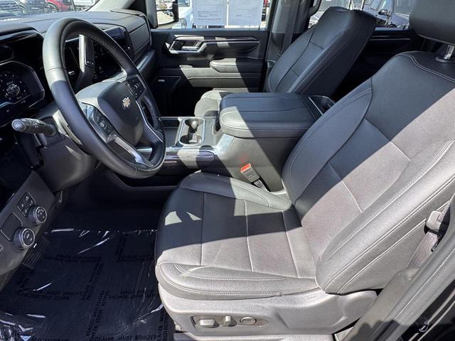 Photo of 2024 Black Chevrolet Silverado 2500