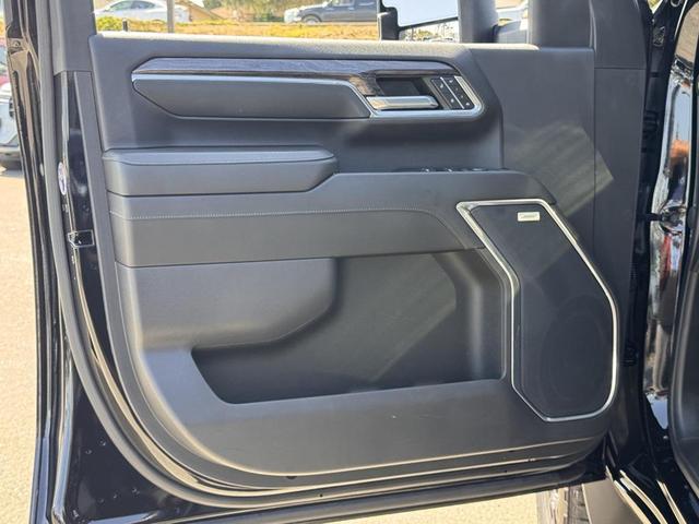 Photo of 2024 Black Chevrolet Silverado 2500