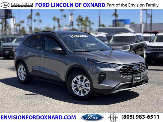 Photo of 2025 Gray Metallic Ford Escape