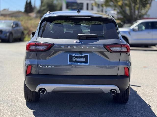 Photo of 2025 Gray Metallic Ford Escape