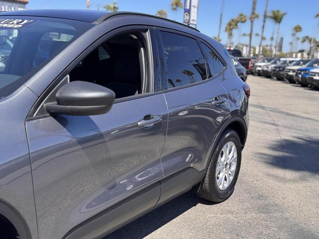 Photo of 2025 Gray Metallic Ford Escape