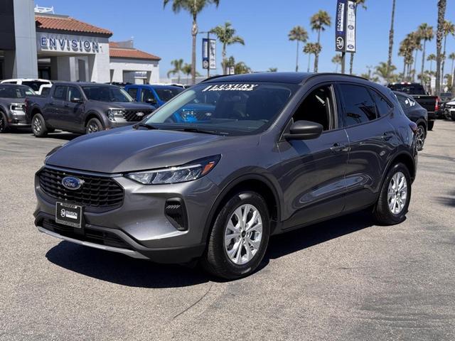 Photo of 2025 Gray Metallic Ford Escape