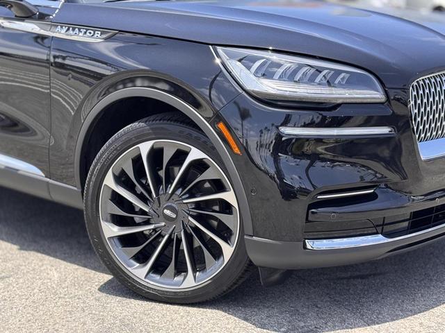 Photo of 2023 Infinite Black Metallic Clearcoat Lincoln Aviator