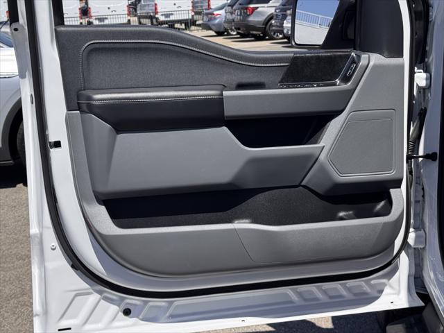 Photo of 2025 Oxford White Ford F-150 Lightning