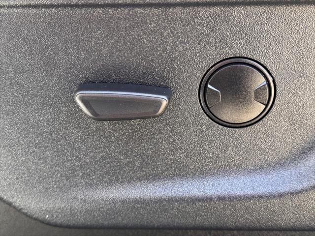 Photo of 2025 Oxford White Ford F-150 Lightning
