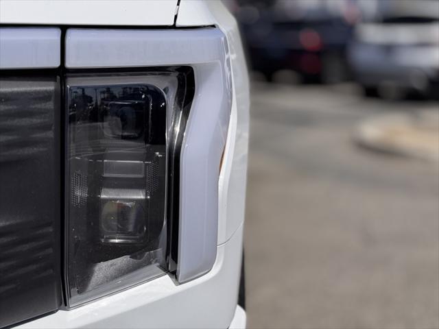 Photo of 2025 Oxford White Ford F-150 Lightning