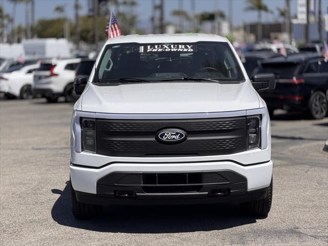 Photo of 2025 Oxford White Ford F-150 Lightning
