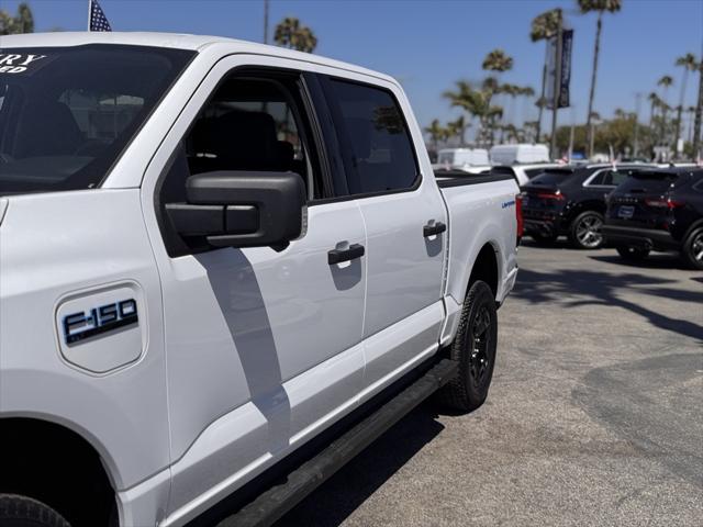Photo of 2025 Oxford White Ford F-150 Lightning