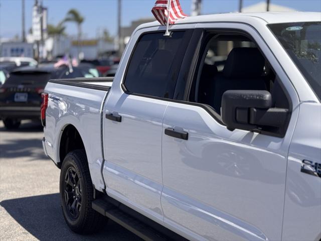 Photo of 2025 Oxford White Ford F-150 Lightning