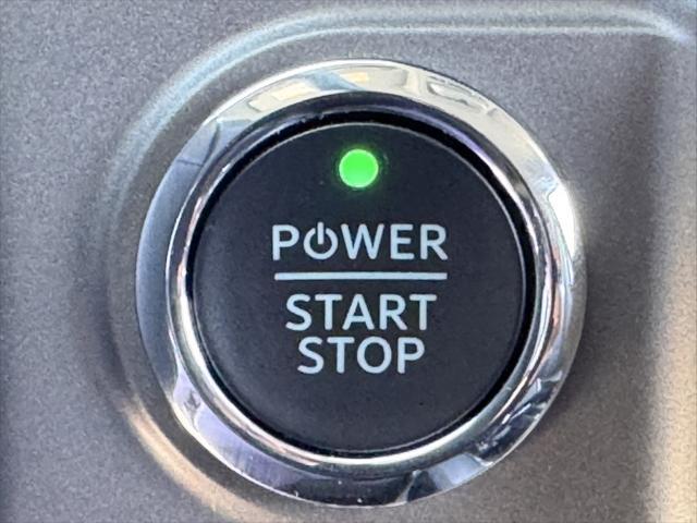 Photo of 2025 Oxford White Ford F-150 Lightning