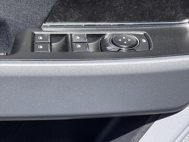 Photo of 2025 Oxford White Ford F-150 Lightning