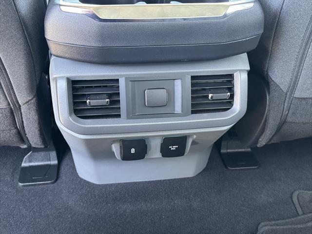 Photo of 2025 Oxford White Ford F-150 Lightning