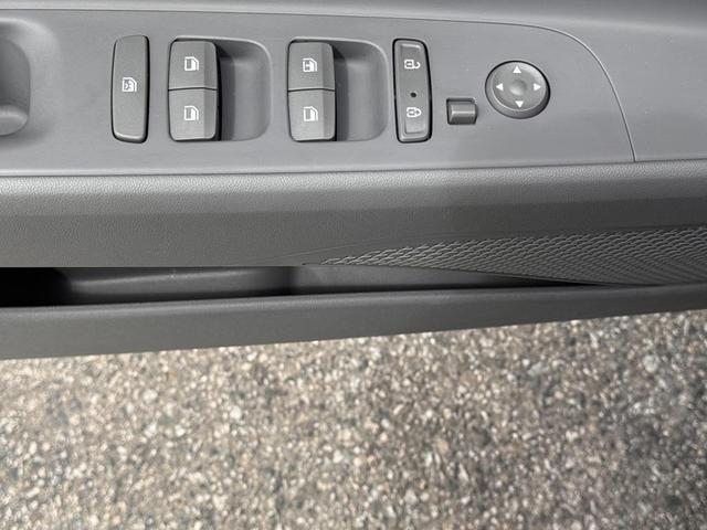 Photo of 2022 Phantom Black Hyundai ELANTRA