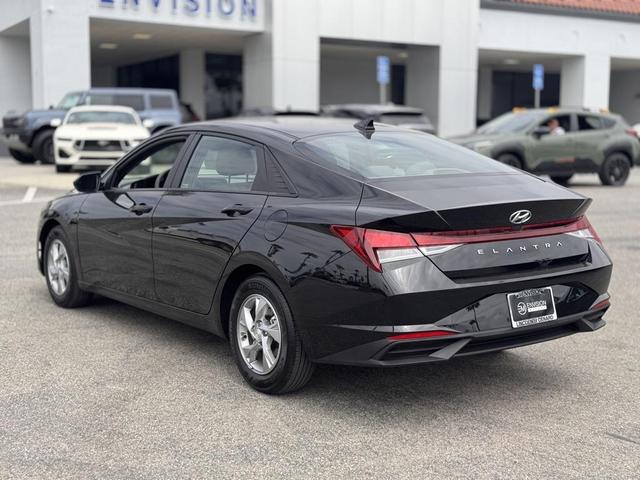 Photo of 2022 Phantom Black Hyundai ELANTRA