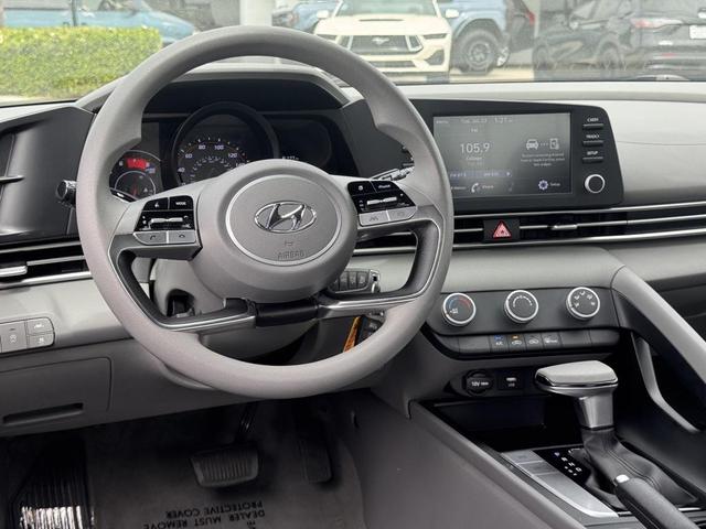Photo of 2022 Phantom Black Hyundai ELANTRA