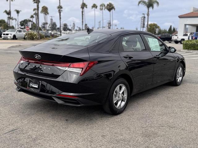 Photo of 2022 Phantom Black Hyundai ELANTRA