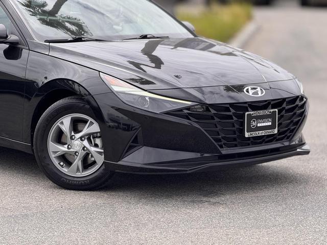 Photo of 2022 Phantom Black Hyundai ELANTRA