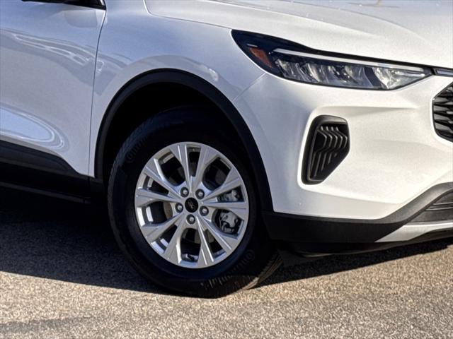Photo of 2024 Oxford White Ford Escape