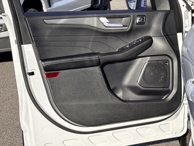 Photo of 2024 Oxford White Ford Escape