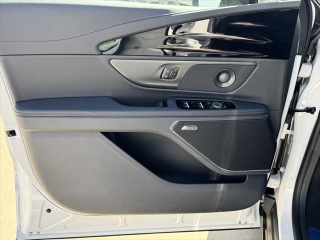Photo of 2025 Platinum Lincoln Nautilus