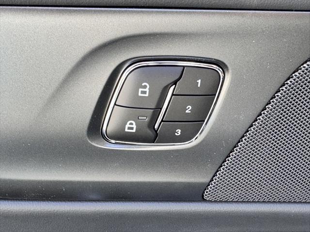Photo of 2025 Platinum Lincoln Nautilus