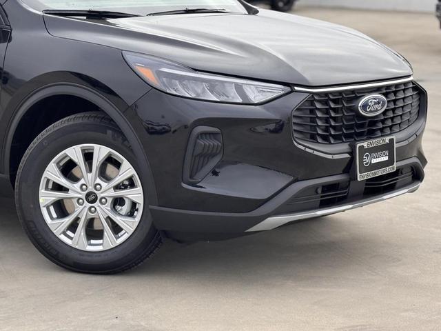 Photo of 2025 Agate Black Metallic Ford Escape
