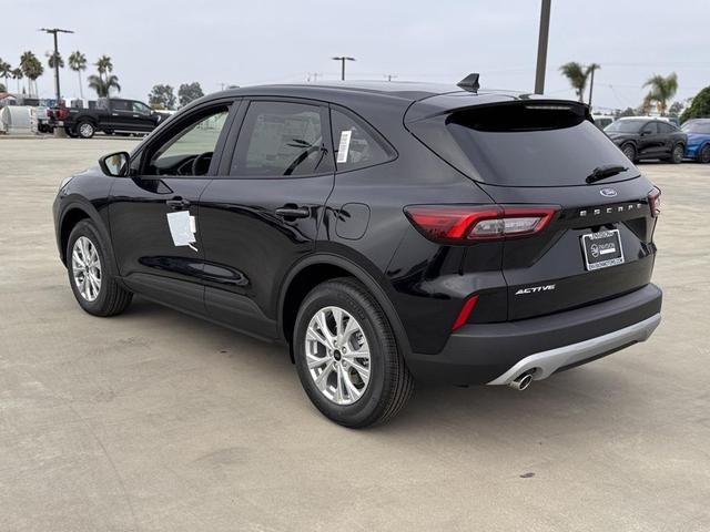 Photo of 2025 Agate Black Metallic Ford Escape