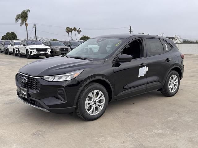 Photo of 2025 Agate Black Metallic Ford Escape