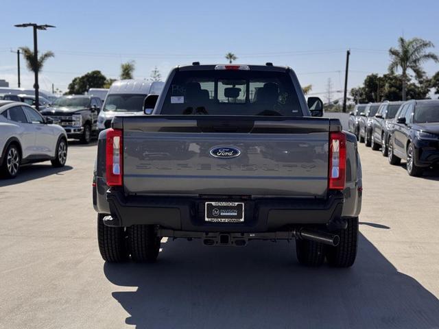 Photo of 2025 Gray Ford F-350