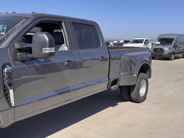 Photo of 2025 Gray Ford F-350