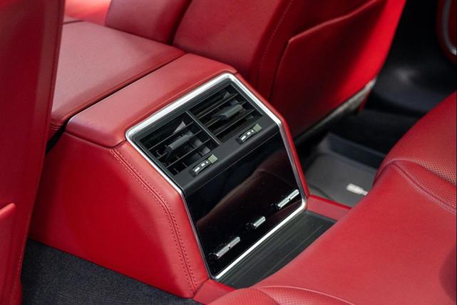Photo of 2020 Carrara White Metallic Porsche Panamera