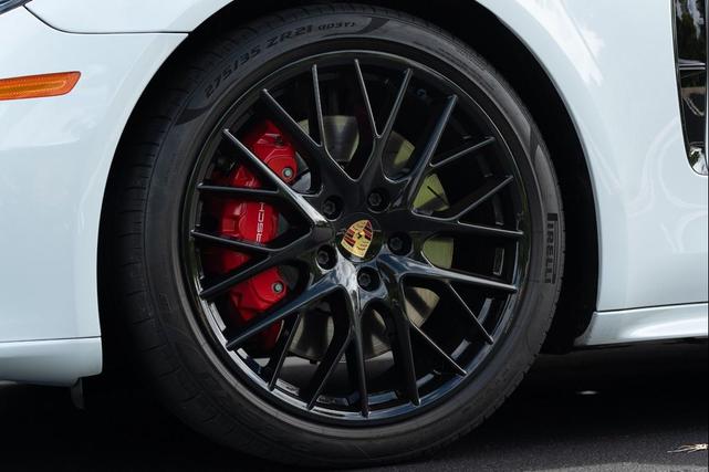 Photo of 2020 Carrara White Metallic Porsche Panamera
