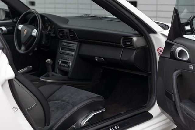 Photo of 2007 Carrera White Porsche 911