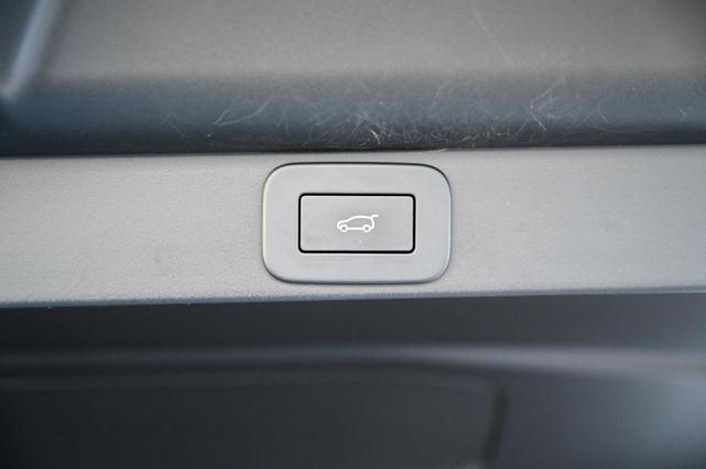 Photo of 2023 White Land Rover Range Rover