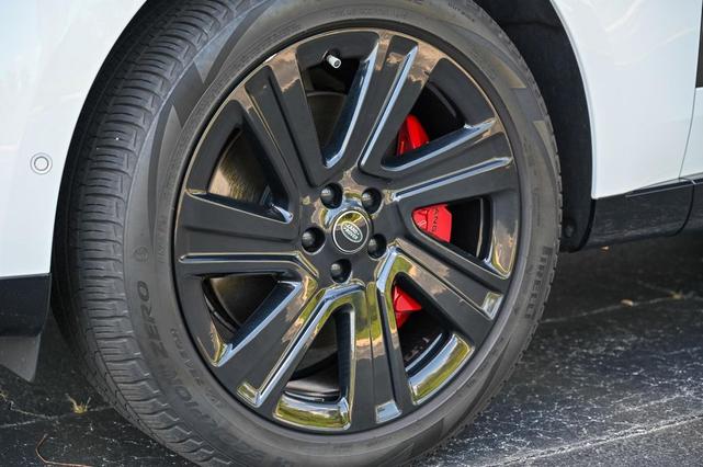 Photo of 2023 White Land Rover Range Rover