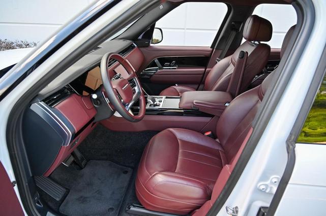 Photo of 2023 White Land Rover Range Rover
