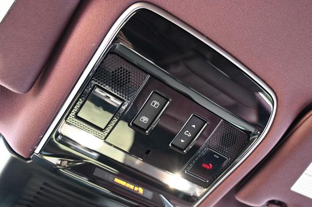 Photo of 2023 White Land Rover Range Rover