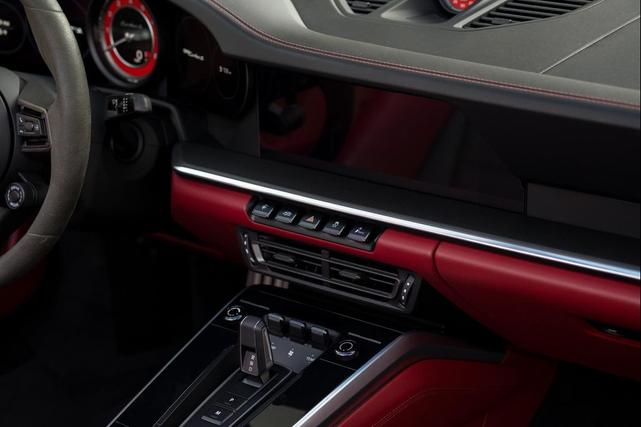 Photo of 2021 Black Porsche 911