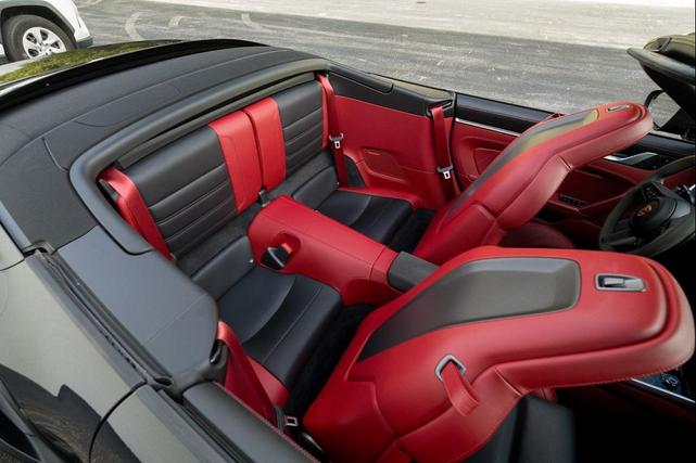 Photo of 2021 Black Porsche 911