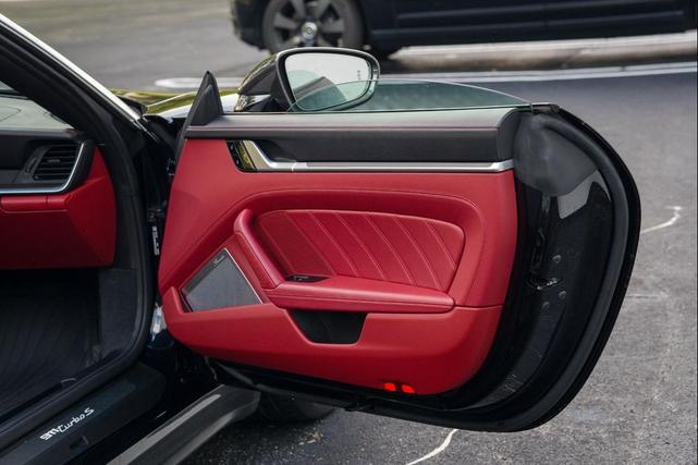Photo of 2021 Black Porsche 911