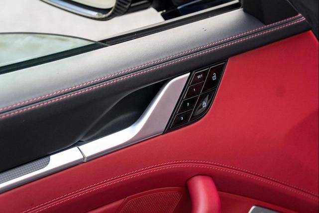 Photo of 2021 Black Porsche 911
