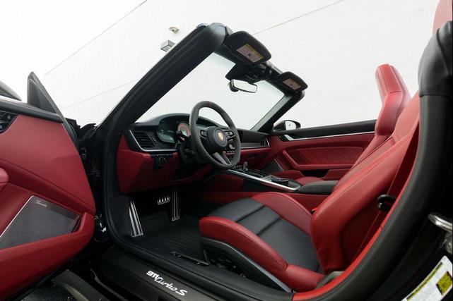 Photo of 2021 Black Porsche 911