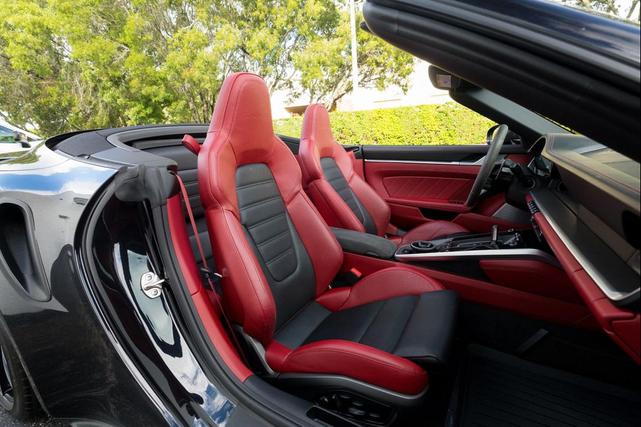 Photo of 2021 Black Porsche 911